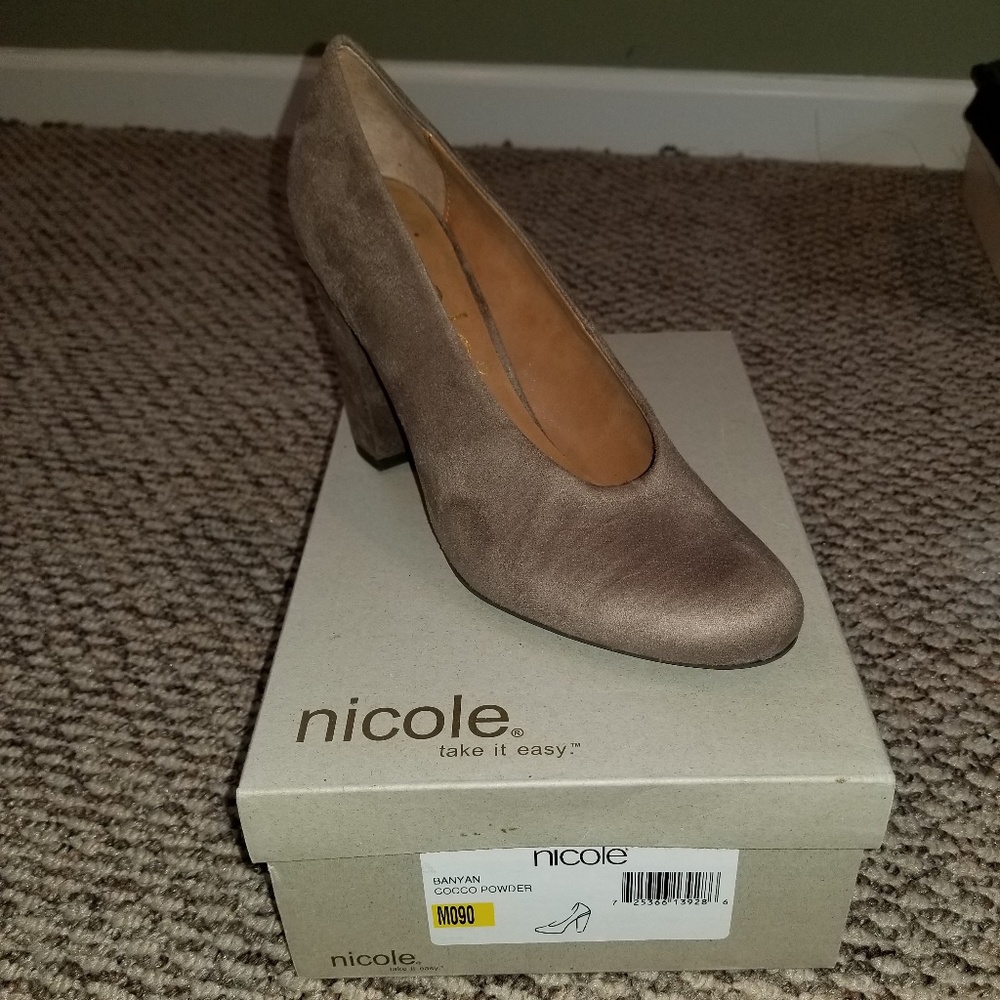 Brand new Nicole Banyan heels